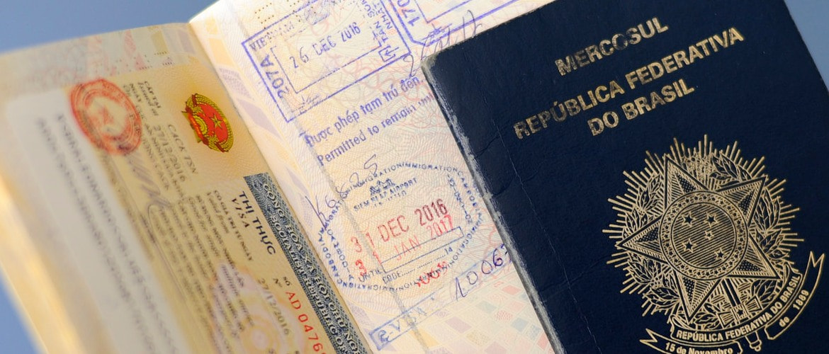 Quer viajar mesmo com o dólar alto? Confira 6 dicas
