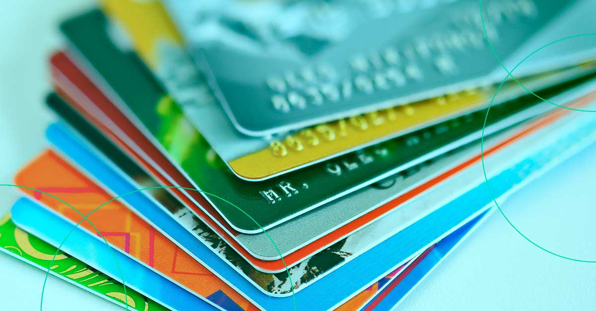 Novas regras do cartão de crédito derrubam juros, mas parcelamento ainda é um mau negócio