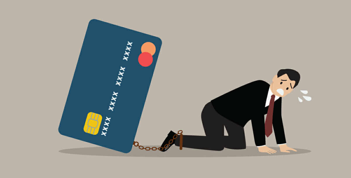 Um ano de novas regras do cartão de crédito: consumidor ainda paga caro