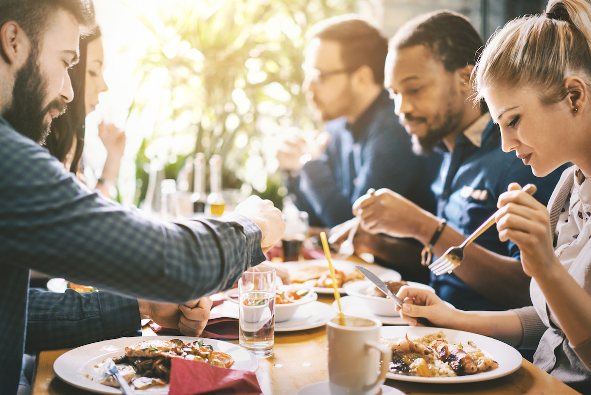 Qual a diferença entre vale alimentação e vale refeição? Entenda!